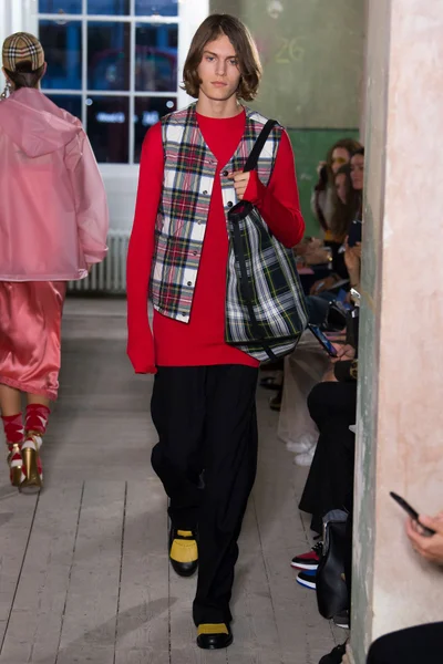 Look 25